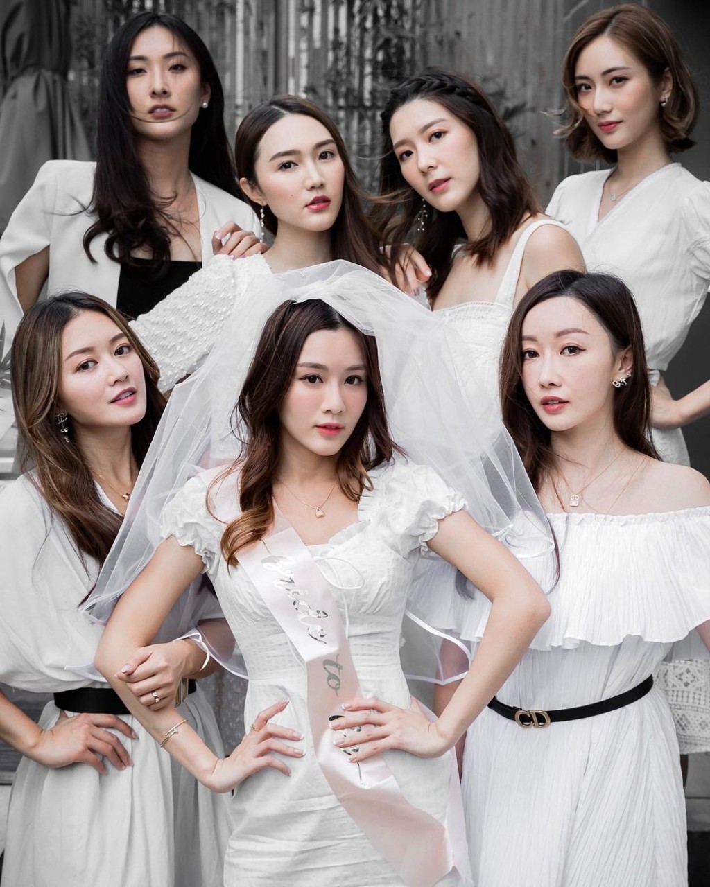 姊妹們都像美麗又自信的事業形女性。