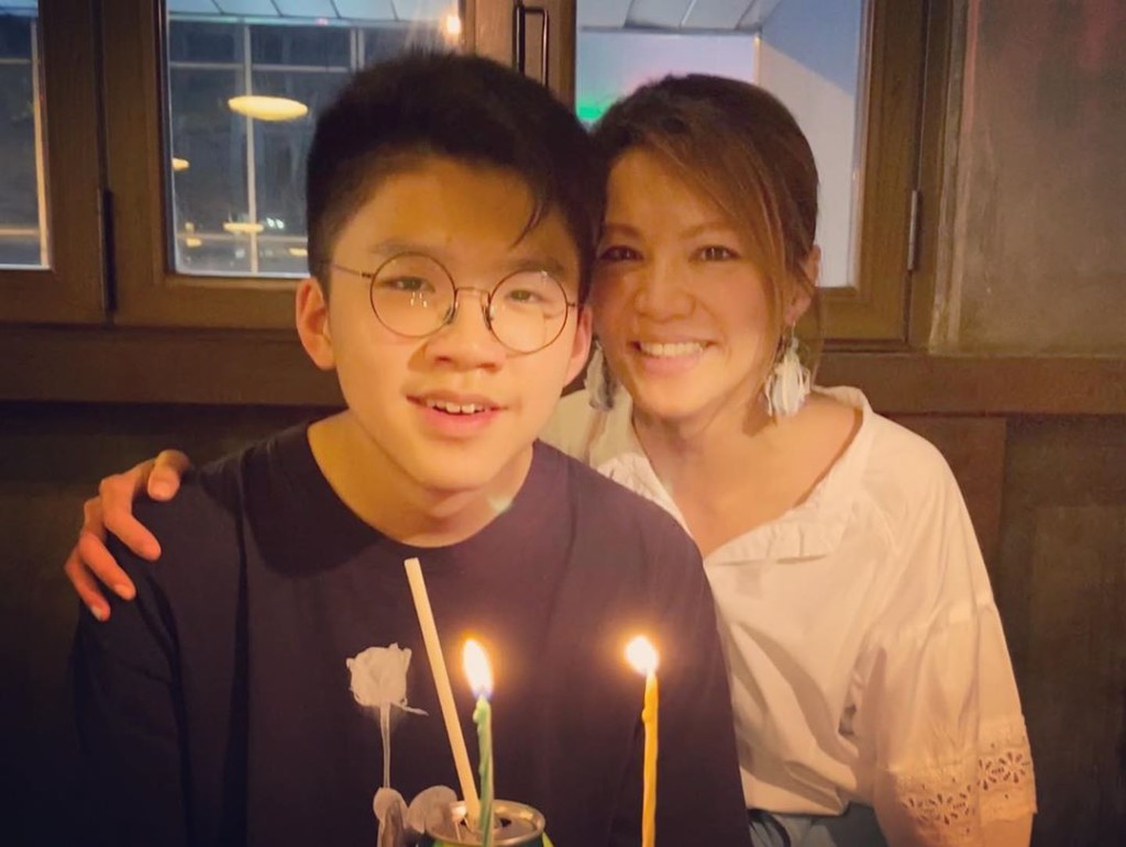 康子妮細仔16歲生日。