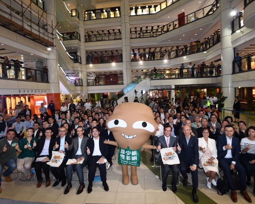 黃錦星（右四）表示，踐計劃由本月起陸續展開，為期10至12個月不等。環保署圖片