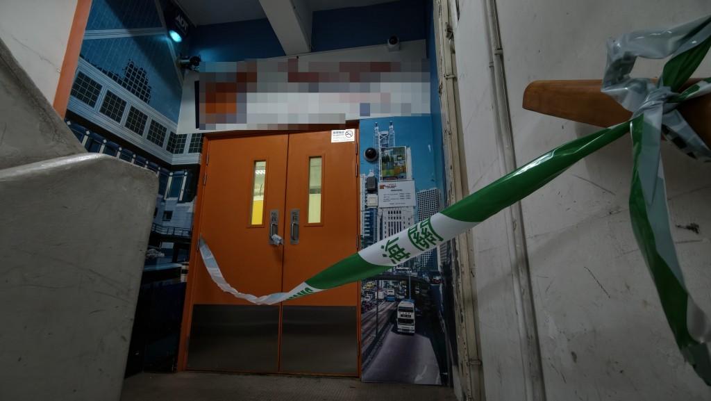 海關於聯發大廈一個迷你倉檢獲一批毒品。黃文威攝 海關於聯發大廈一個迷你倉檢獲一批毒品。黃文威攝