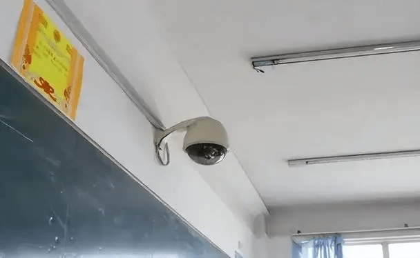 内地教育部要求要在学校走廊、天台、储物间等隐蔽场所，做到视频监控全覆盖。