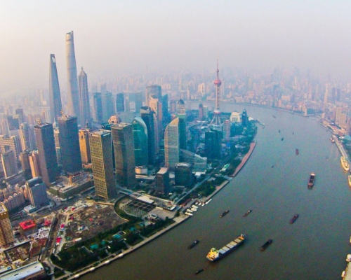 經常在內地居住的港人或受影響。新華社圖片