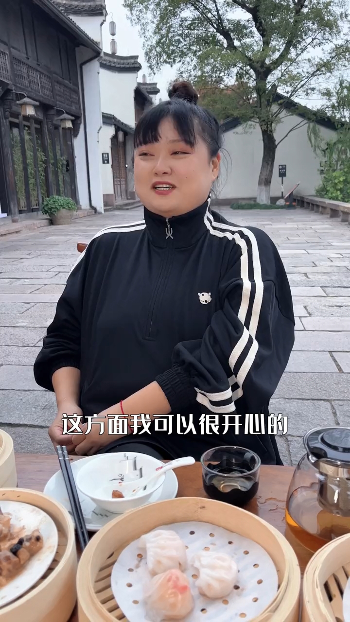 细细粒希望与另一半走入婚姻、共组家庭：「有机会结婚的话，我肯定会结。谁不想？我肯定要的。」