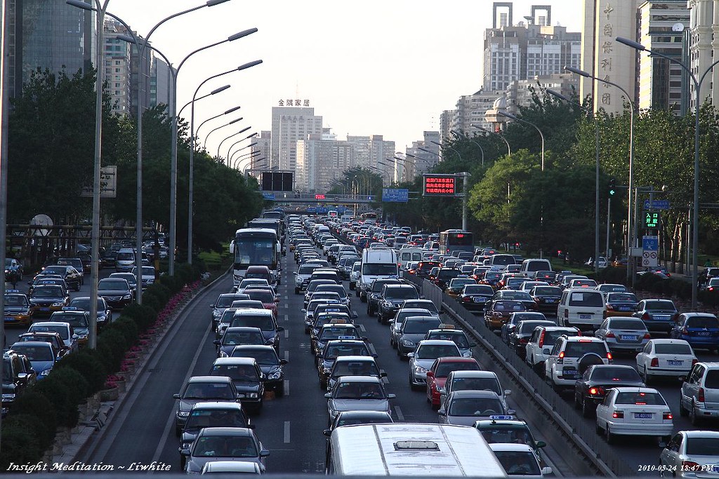 北京是全国最多车的城市。