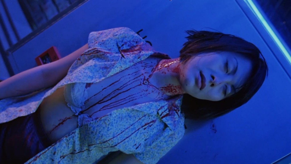 黎淑賢在1998年播出的《生化壽屍》都有性感演出。