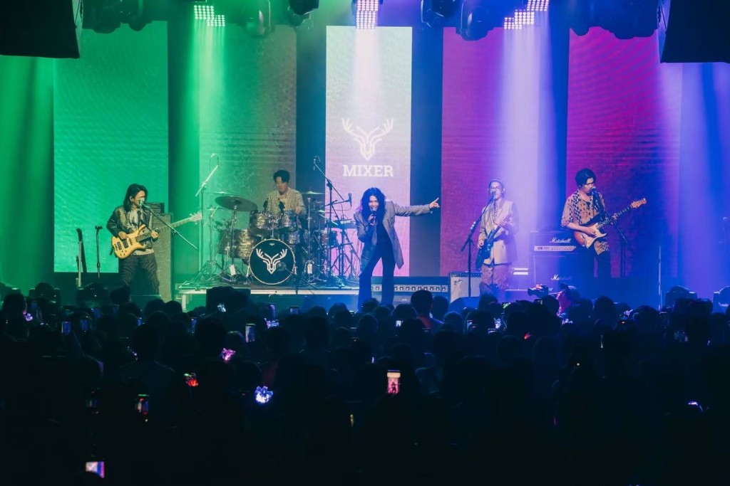 麋先生金曲熱身。