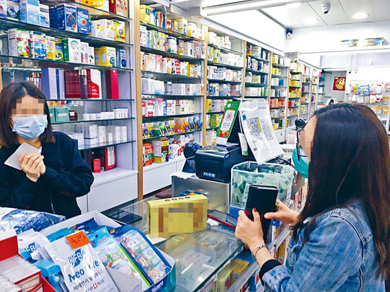 ■上水不少藥店，不乏內地顧客透過微信光顧。