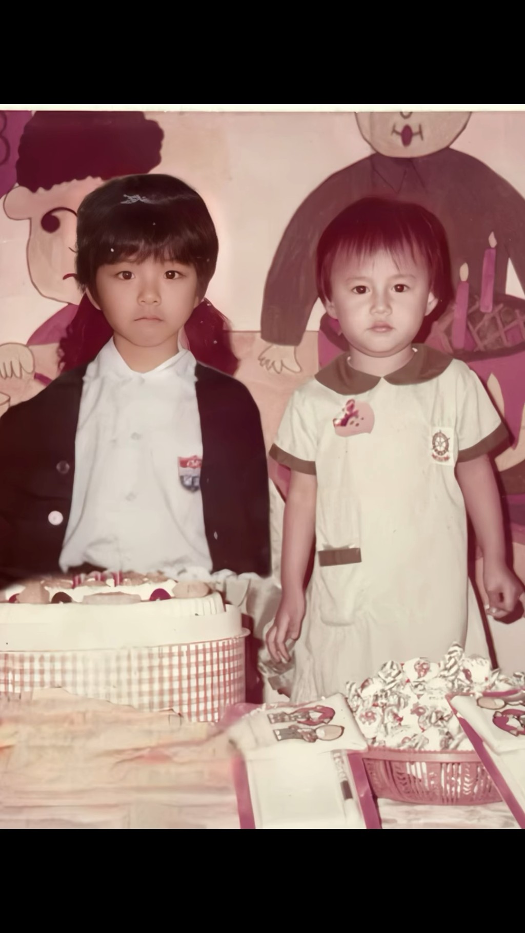 黃翠如還合成了兩人的童年照，令網民以為他們自小已認識。
