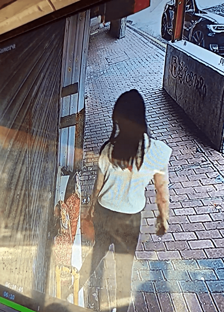 女子偷紙紮過程。fb： Cary Chan