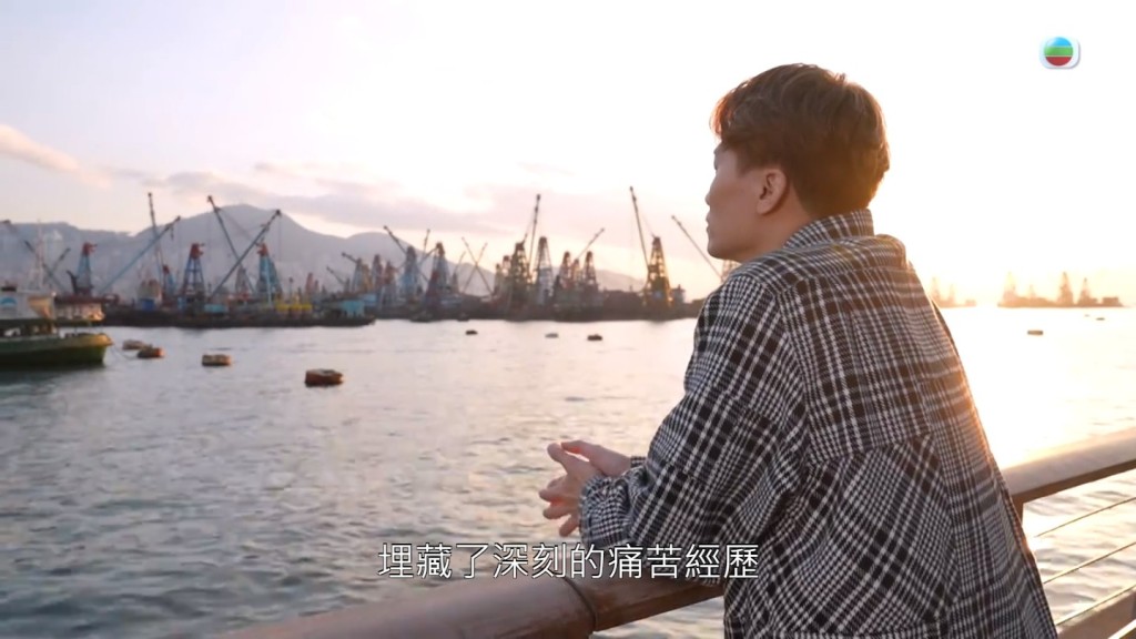 昨晚（12月31日）播出的TVB節目《中年好聲音2》首登場的黃劍文分享悲慘身世。