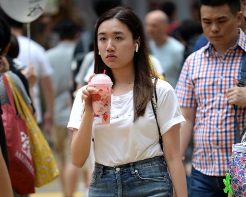 本港上月天氣異常炎熱。資料圖片