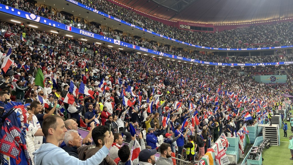 法國球迷亦不少，球場內人山人海。