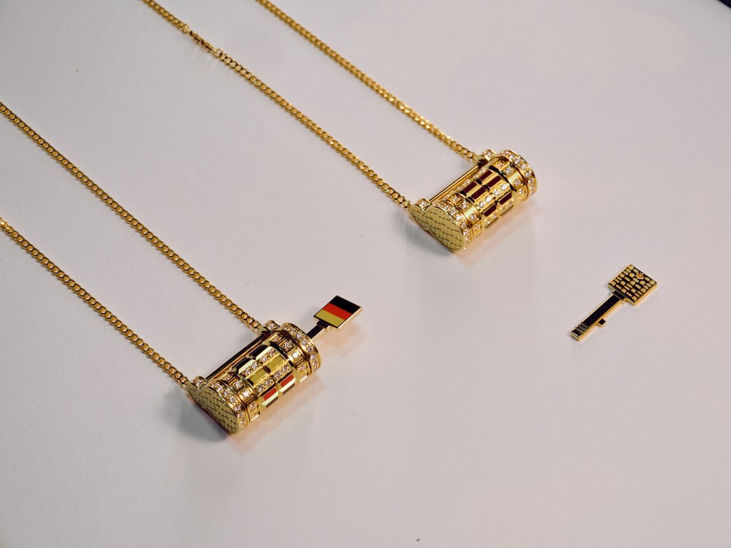 周大福珠寶為是次展覽而特別製作的傳喜系列特別版。