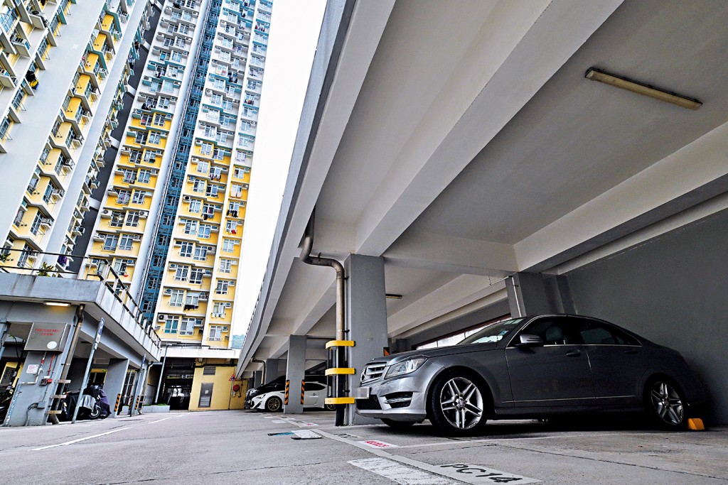 房委會截至今年3月底接獲約3900宗濫用公屋舉報，當中約1700宗參與獎勵計劃，其中約700宗將進一步跟進及調查。