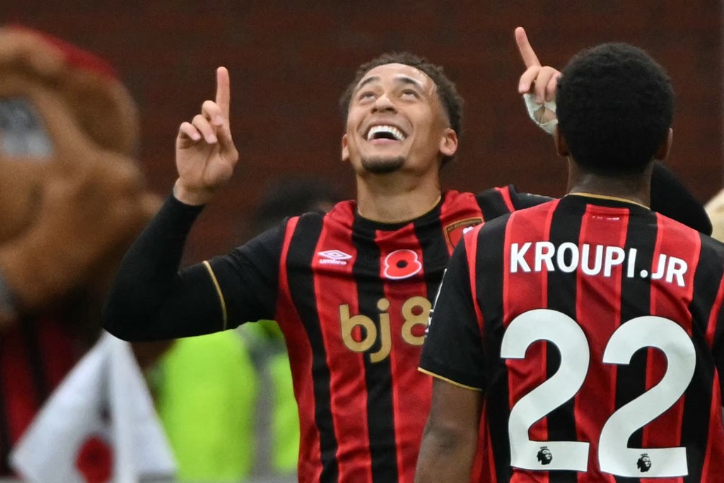 達華尼亞開角球直入。法新社 達華尼亞開角球直入。法新社