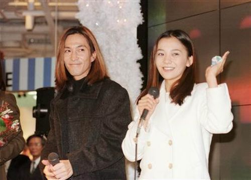小室當年與華原朋美拍拖4年。