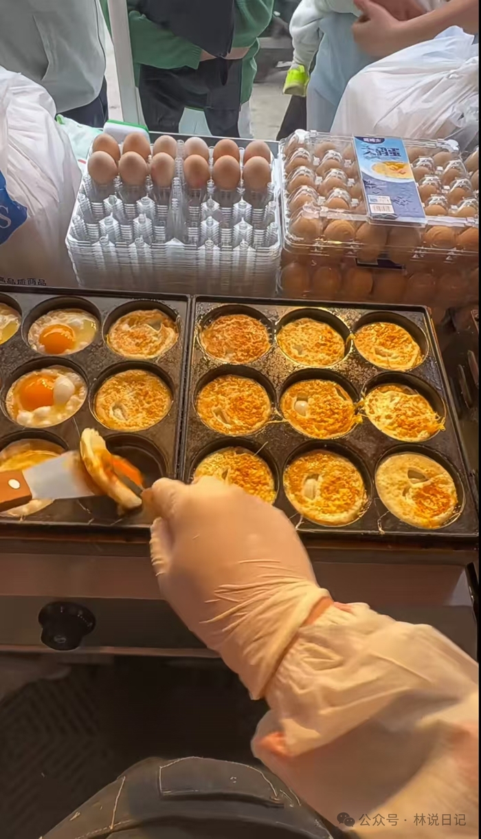 厭倦IT高壓生活,京35歲工程師辭高薪厚職,轉行擺檔賣肉蛋堡,月賺5萬人民幣惹議。 厭倦IT高壓生活,京35歲工程師辭高薪厚職,轉行擺檔賣肉蛋堡,月賺5萬人民幣惹議。