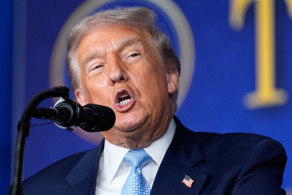 特朗普表态支持对墨国哥伦比亚采强硬反毒行动。美联社