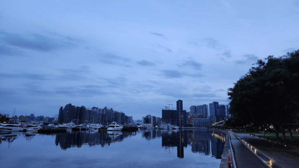 本港今日有幾陣驟雨及狂風雷暴。黎志偉攝