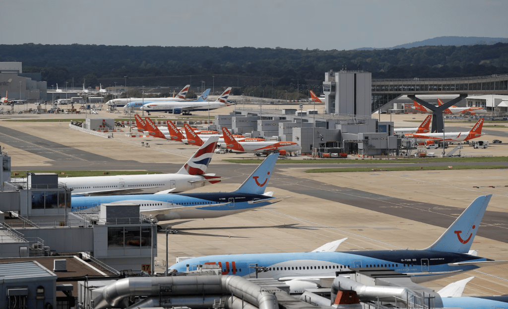 根據FlightRadar數據,希斯路機場——歐洲最大的機場——一度有數百架飛機滯留。路透社資料圖片 根據FlightRadar數據,希斯路機場——歐洲最大的機場——一度有數百架飛機滯留。路透社資料圖片