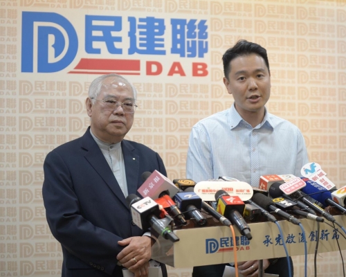周浩鼎(右)形容,陳茂波對建議態度正面。