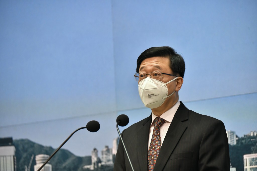 李家超表示，香港市民关心与内地通关，正常往来，相信是普遍的声音。陈极彰摄 