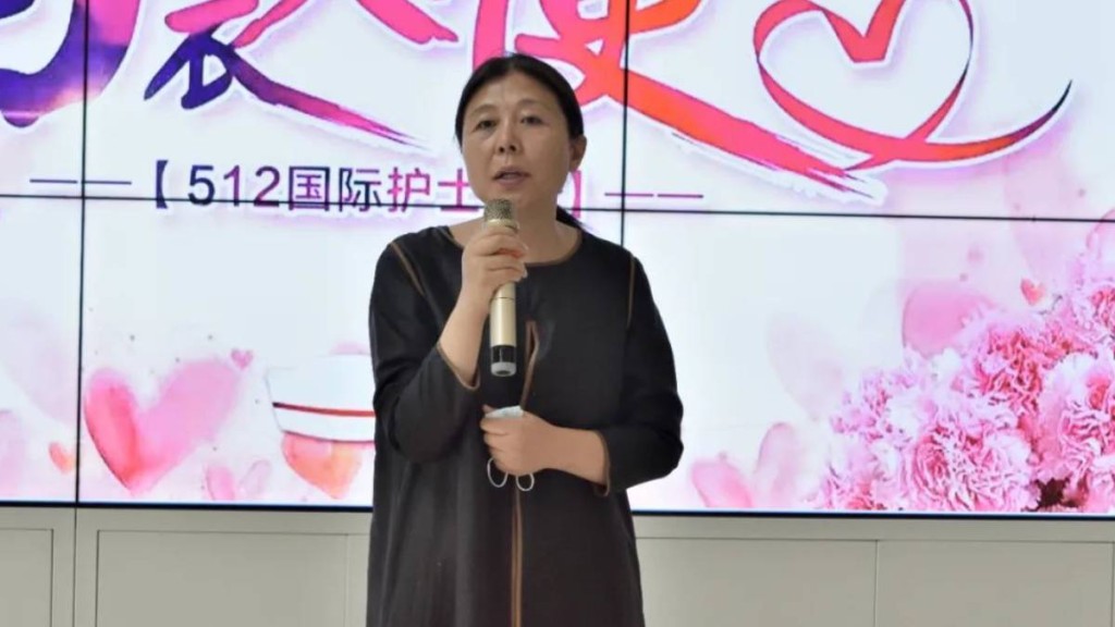 女富商段伟红今年5月南京爱德仁谷养老服务综合体护士节活动。