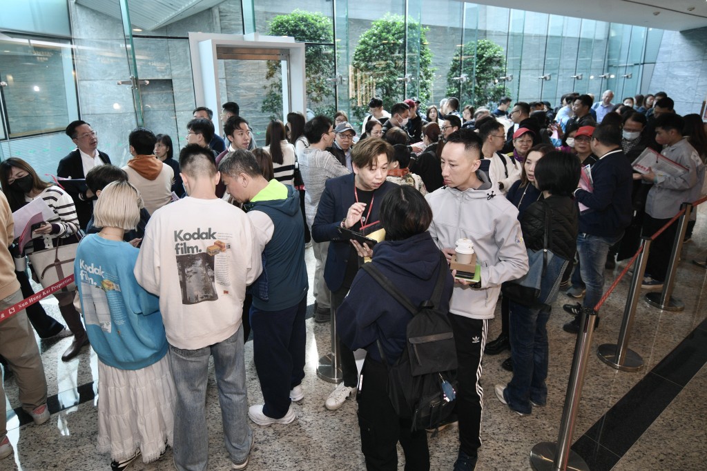 新盤近月頻錄大手客掃貨個案，去年第4季起，每月獲掃貨單位均涉逾百宗。