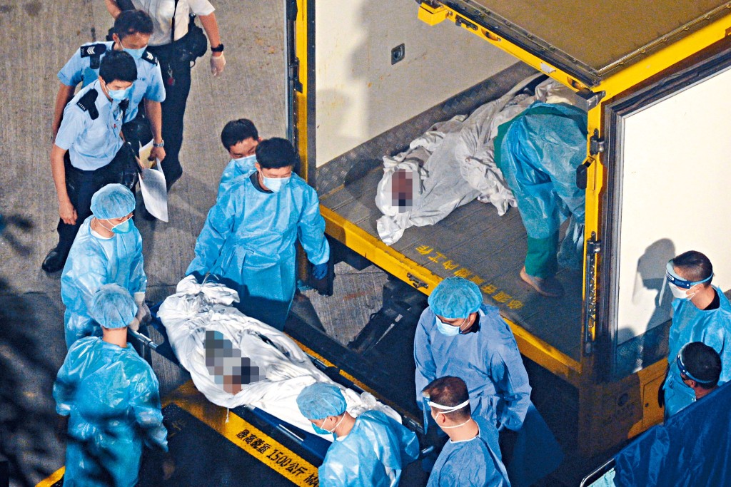 疫情嚴峻,昨日增添二百宗死亡,多個公共停屍處出現爆棚情況。
