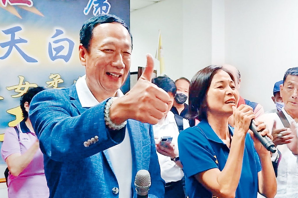 郭台銘（前左）近日為國民黨議員站台。