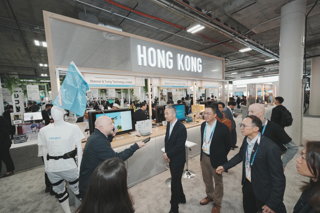 美國消費電子展(CES)首天,多名專業買主及專業人士等到訪香港館。(科技園提供) 美國消費電子展(CES)首天,多名專業買主及專業人士等到訪香港館。(科技園提供)