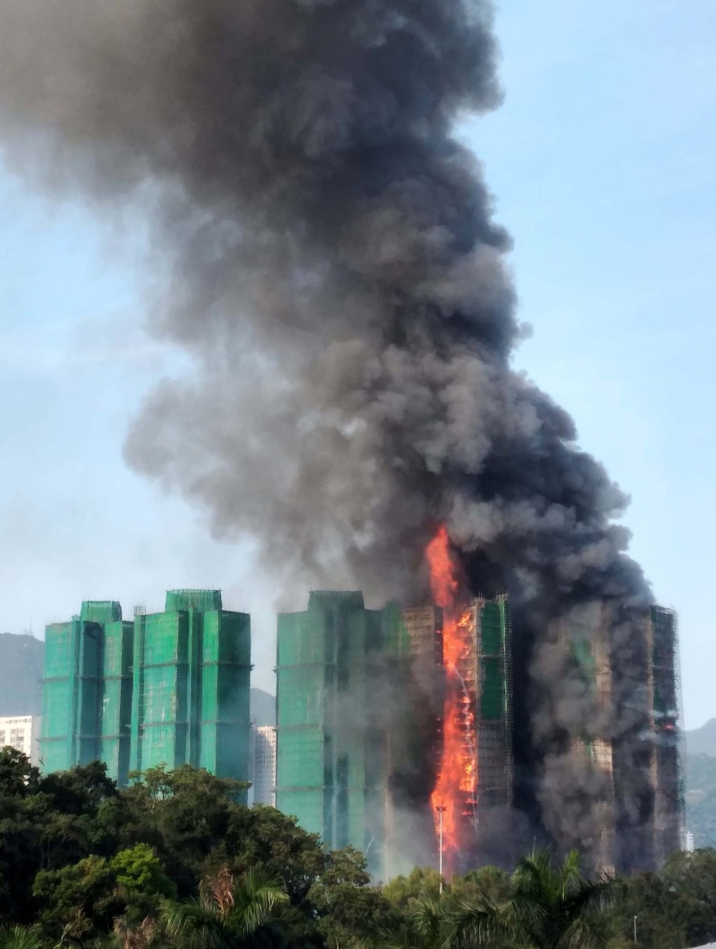 大埔宏福苑今日（26日）發生五級大火，釀成至少12死16傷，當中包括一名消防員。