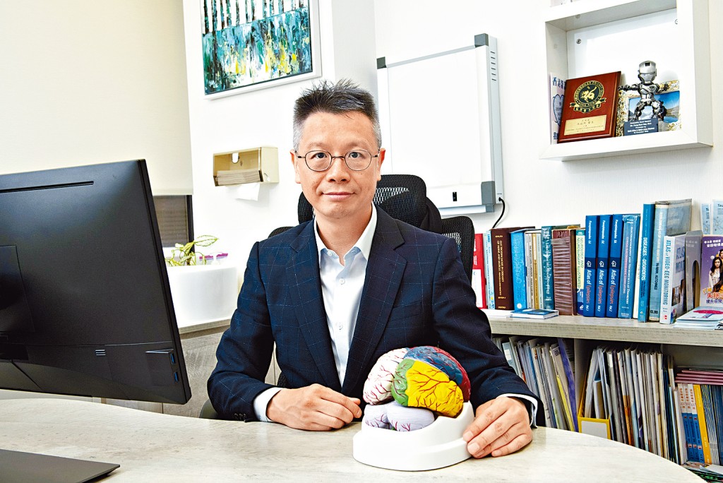 腦神經科專科馮斌熙醫生認為,非入侵性的早期檢測,病人一般接受程度較高。 腦神經科專科馮斌熙醫生認為,非入侵性的早期檢測,病人一般接受程度較高。