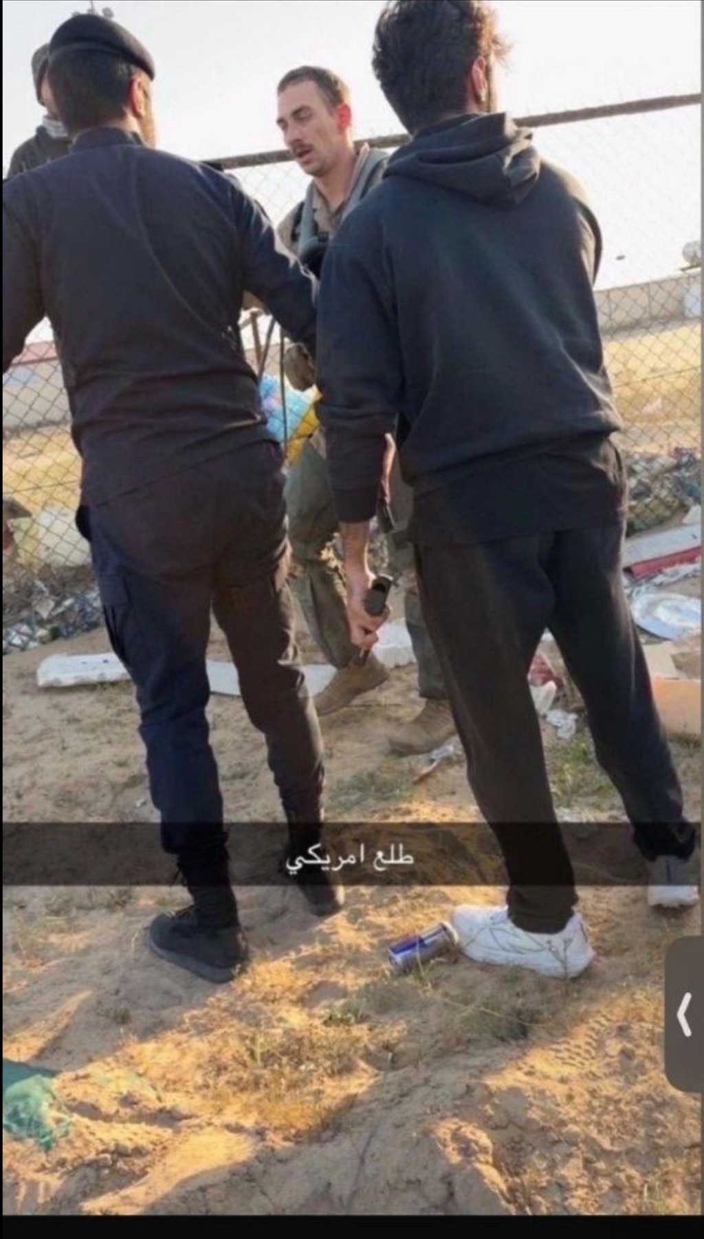 网传影片显示疑似美军F-15战机在科威特坠毁,飞行员跳伞生还。 X@RbtGil 网传影片显示疑似美军F-15战机在科威特坠毁,飞行员跳伞生还。 X@RbtGil