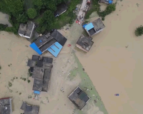 逾40间房屋被淹。网图