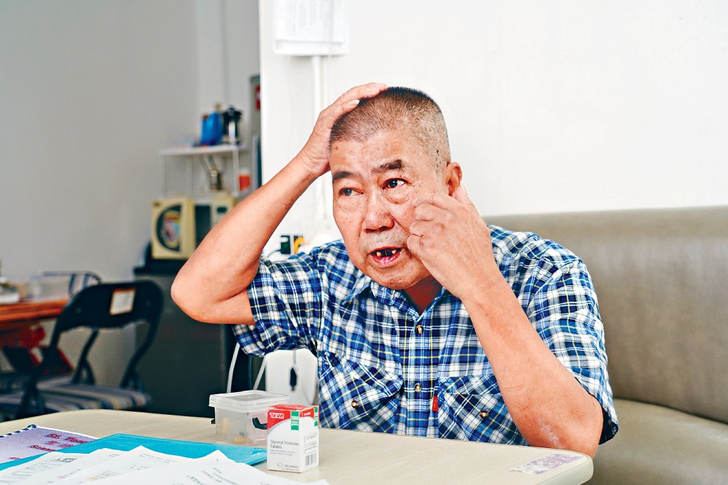 的士司機謝先生指，約10年前發現3條冠狀動脈中2條有問題，惟苦於治療費高昂一直未做「通波仔」手術。