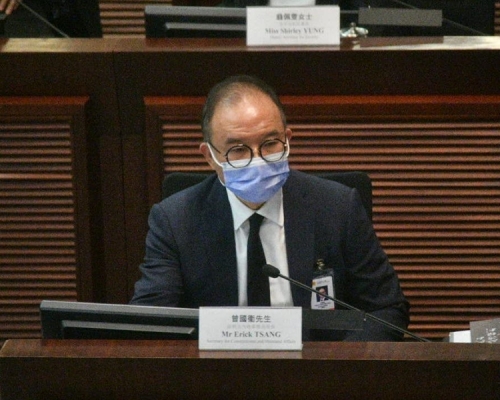 政制及內地事務局長曾國衞。