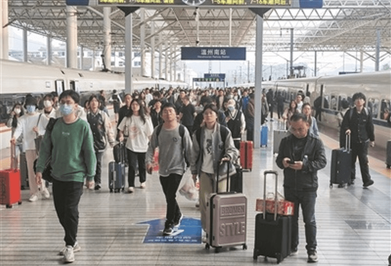 上海站昨天發送旅客已超春運首日。資料圖