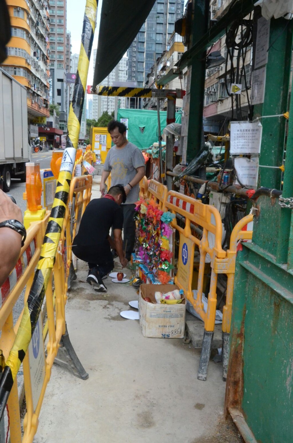 死者家屬及工友,今日再到現場路祭。