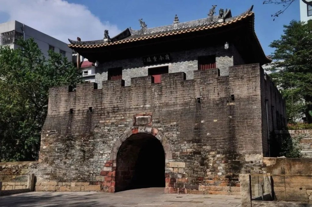 拥有近1700年历史的南头古城。深圳口岸发布