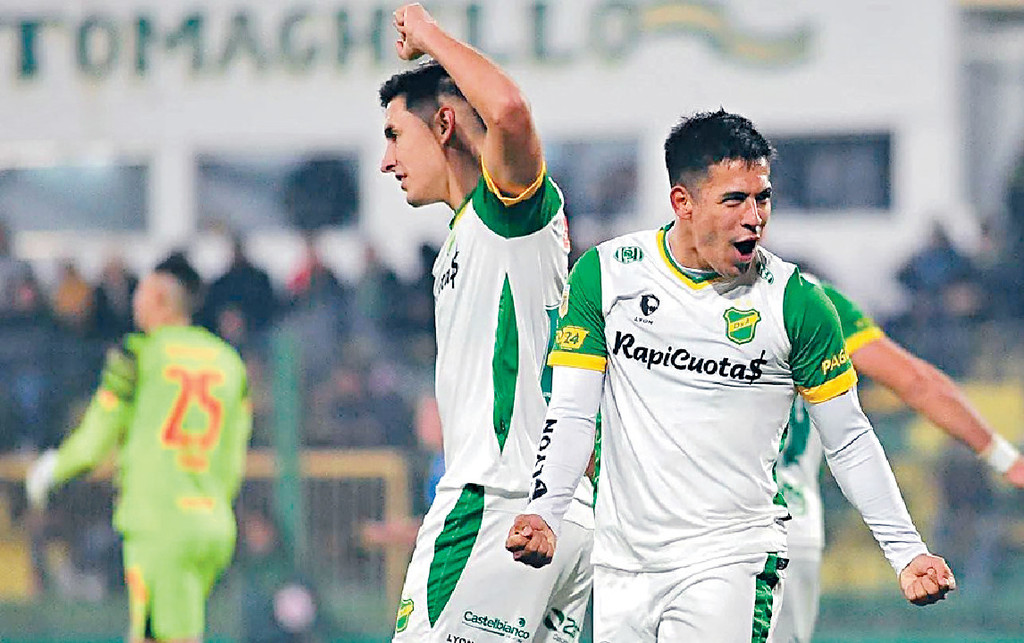 ▉與加比爾艾華路斯一樣，防衛者的尼高拉斯費南迪斯（右）也屬慢熱射手。