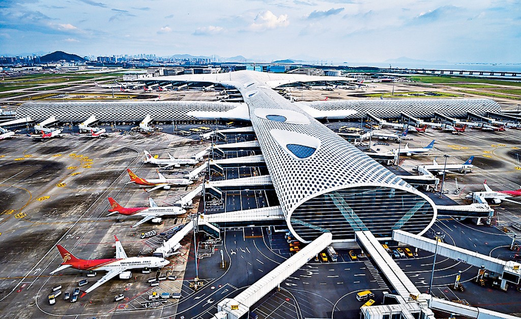 港人北上消費從飲食娛樂延伸至航空出行，深圳寶安機場已成為「慳錢新選擇」。