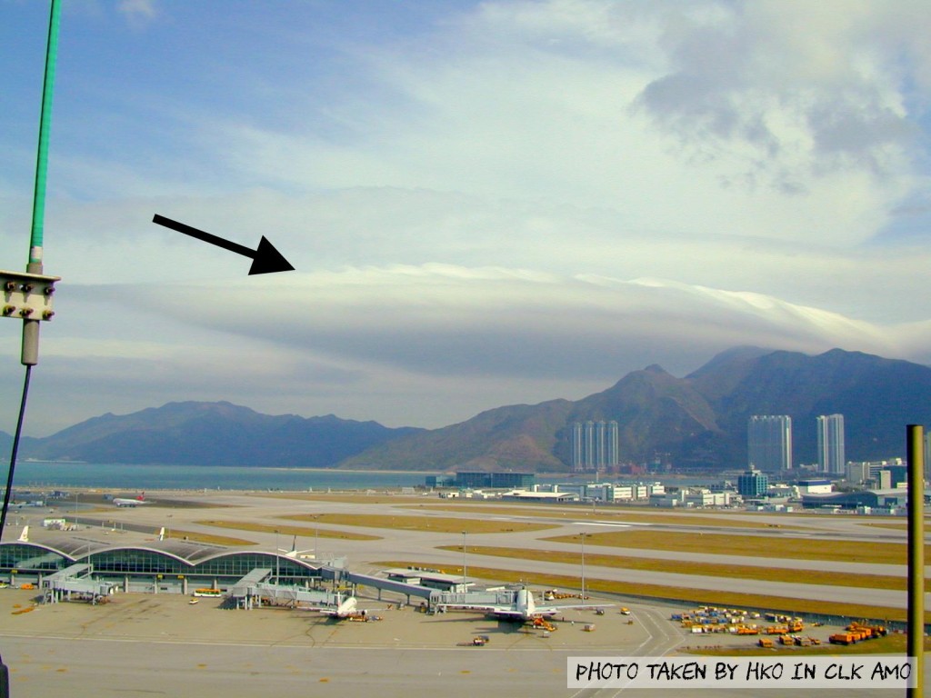 「浪形雲」（三）。香港天文台網頁截圖