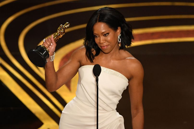 黑人女星Regina King。
