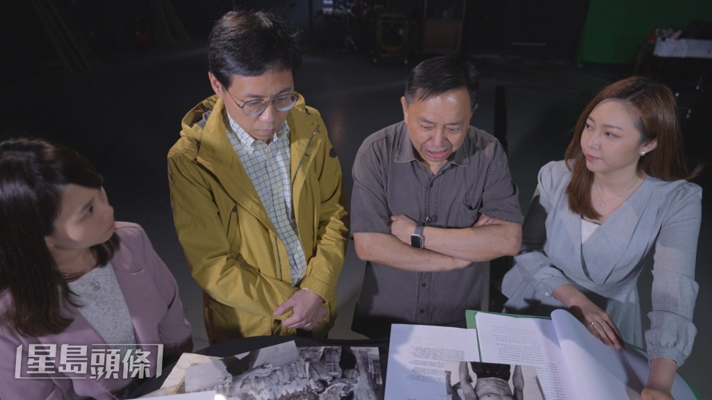 TVB資訊節目《真相猜.情.尋》 ,方東昇(左二)及李嘉嘉(左)與黃曉瑩(右),拆解香港四大奇案。 TVB資訊節目《真相猜.情.尋》 ,方東昇(左二)及李嘉嘉(左)與黃曉瑩(右),拆解香港四大奇案。