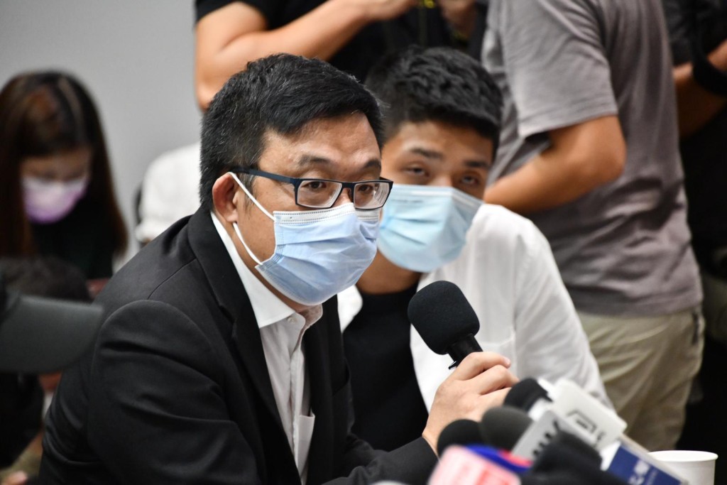 當中六名被捕港人的家屬,連同立法會議員朱凱廸及涂謹申今午召開記者會