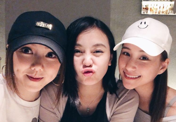 李蘊與何超蓮和鄧紫棋情同姊妹。