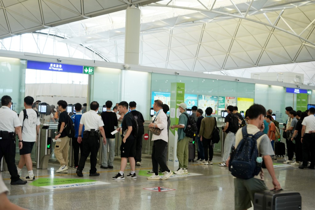 哈尔滨至香港航班具体时间为7时40分从哈尔滨起飞，下午1时到达香港。资料图片