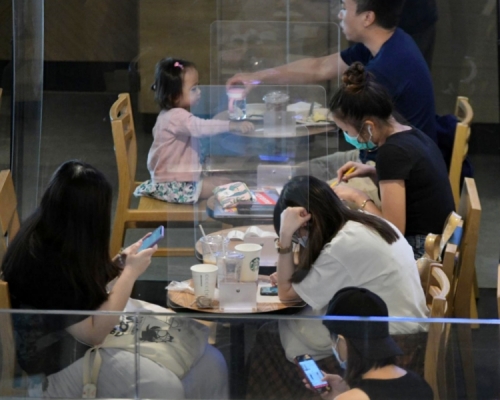 政府宣布再延長防疫措施。資料圖片
