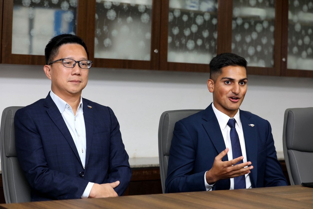 洪嘉偉 (左)與范孝賢因「寶石計劃」結緣,同心出力協助非華裔人士投考紀律部隊。 洪嘉偉 (左)與范孝賢因「寶石計劃」結緣,同心出力協助非華裔人士投考紀律部隊。